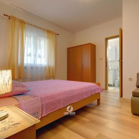 Apartment Mladenka Pula Bagian luar foto