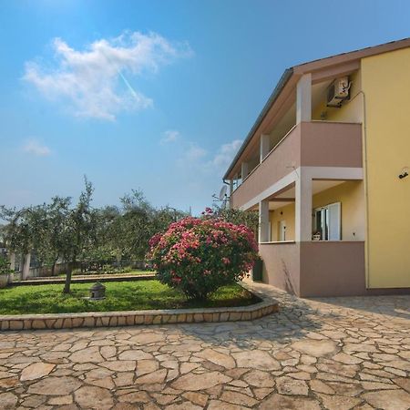 Apartment Mladenka Pula Bagian luar foto
