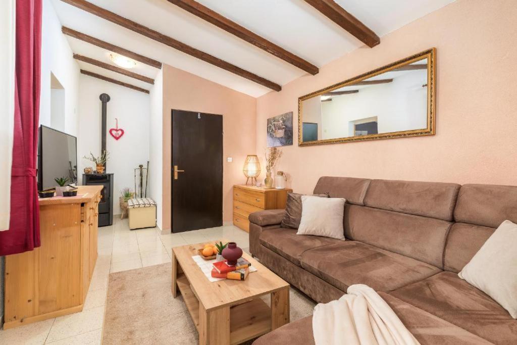 Apartment Mladenka Pula Bagian luar foto