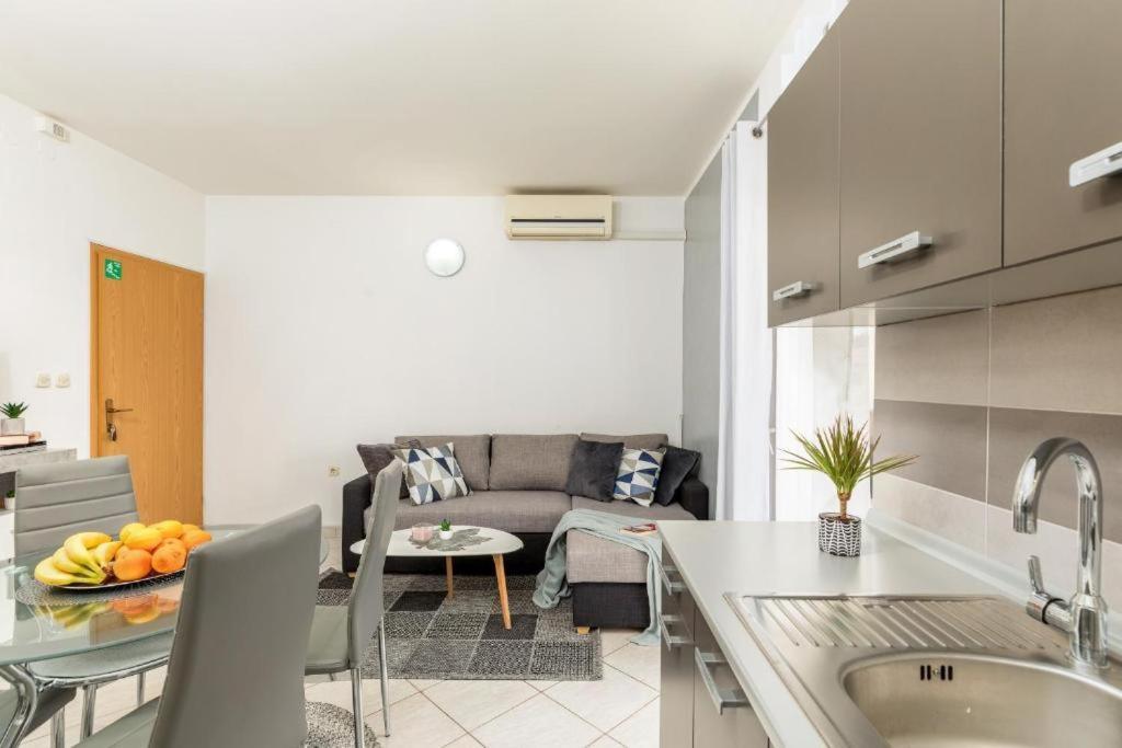 Apartment Mladenka Pula Bagian luar foto
