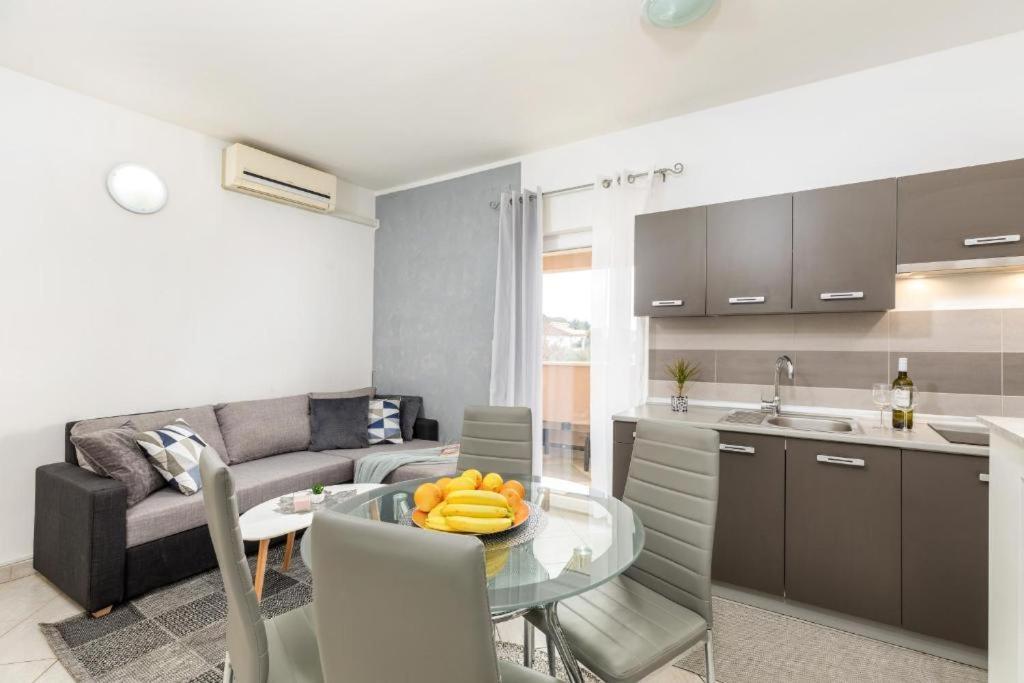 Apartment Mladenka Pula Bagian luar foto