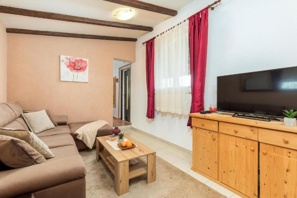 Apartment Mladenka Pula Bagian luar foto