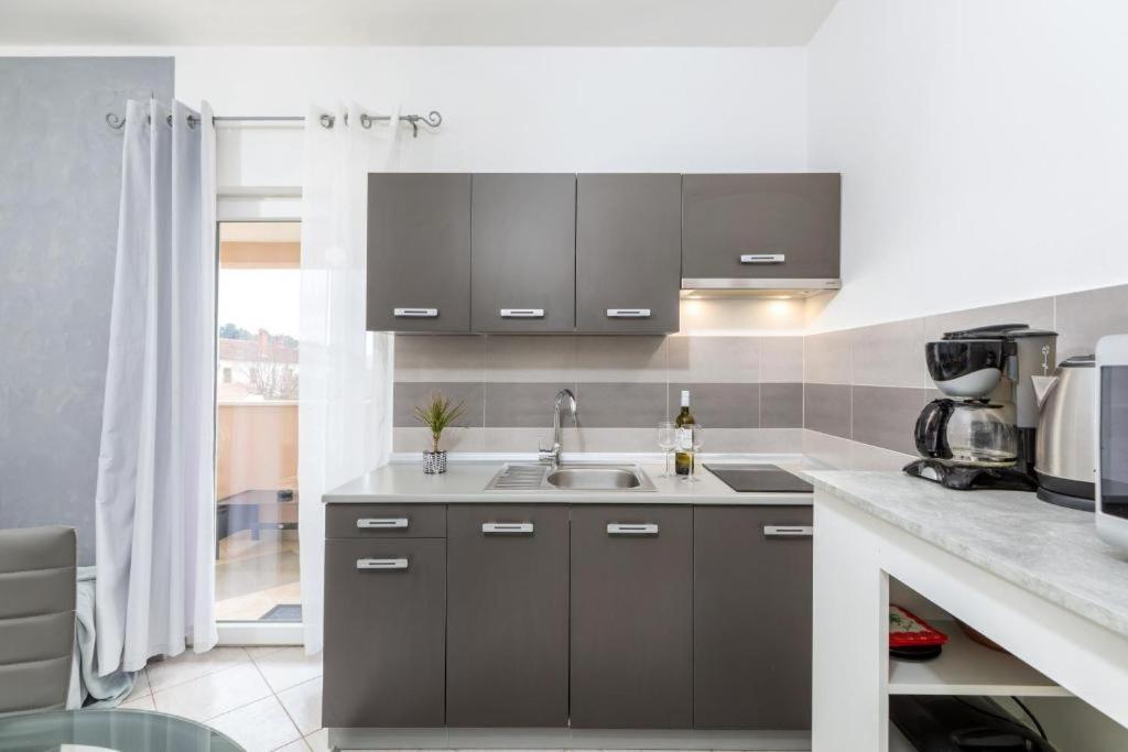 Apartment Mladenka Pula Bagian luar foto