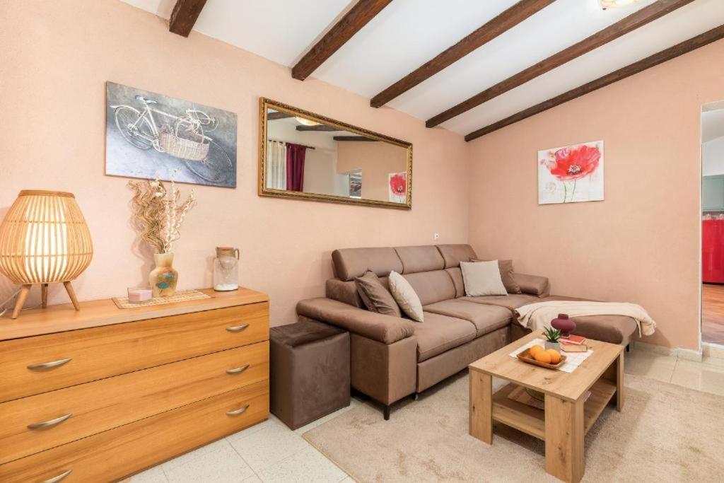 Apartment Mladenka Pula Bagian luar foto
