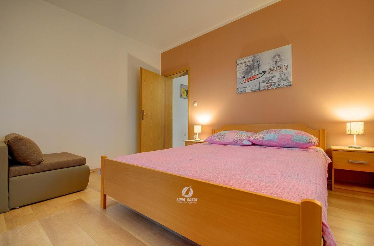 Apartment Mladenka Pula Bagian luar foto