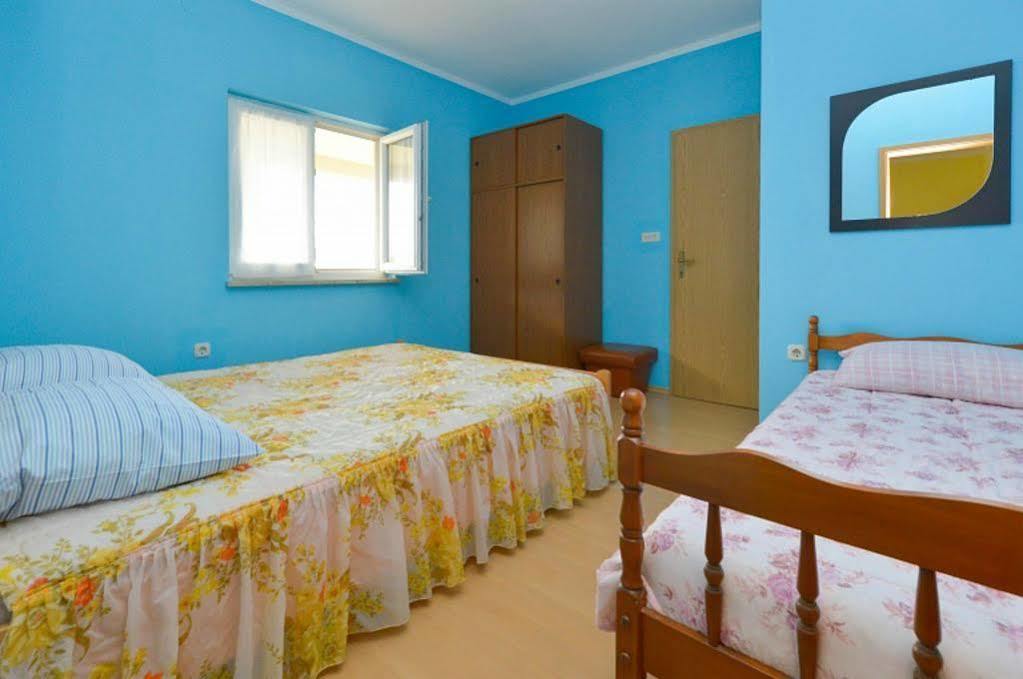 Apartment Mladenka Pula Bagian luar foto