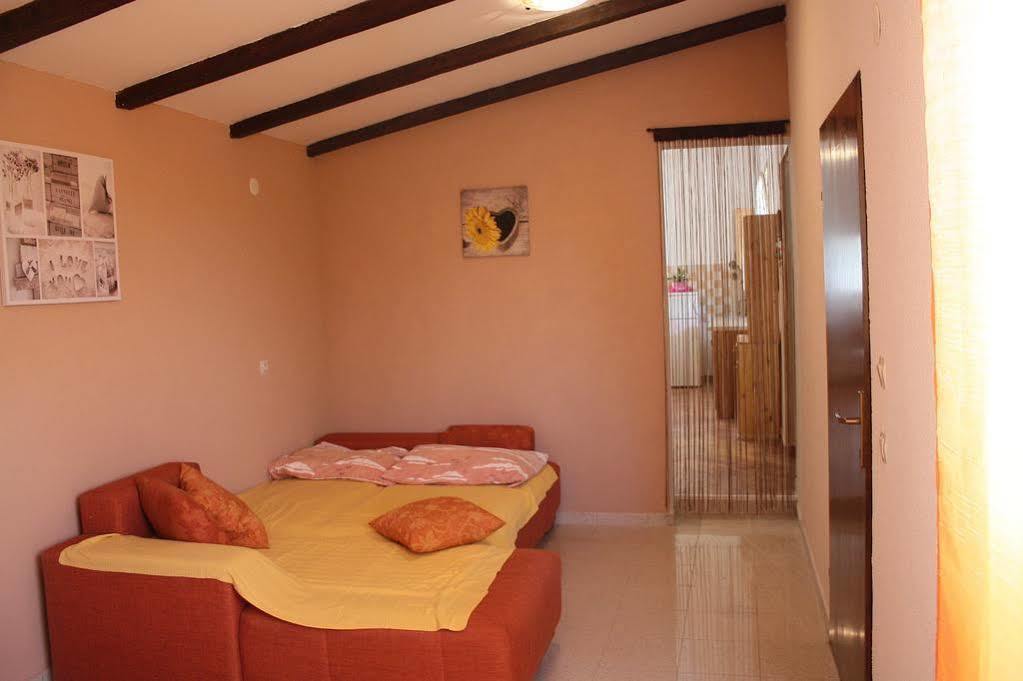 Apartment Mladenka Pula Bagian luar foto