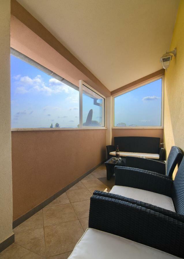 Apartment Mladenka Pula Bagian luar foto