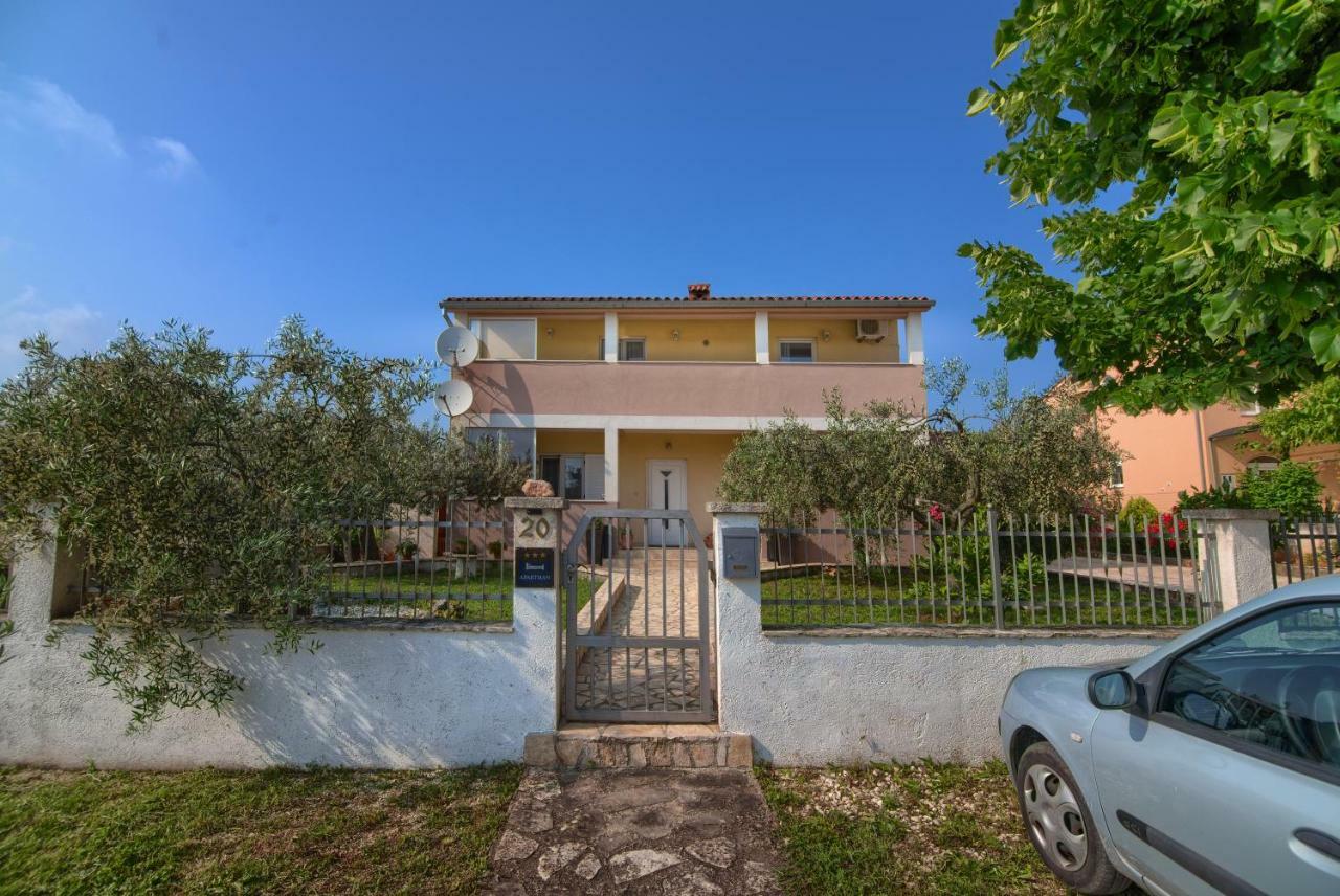 Apartment Mladenka Pula Bagian luar foto