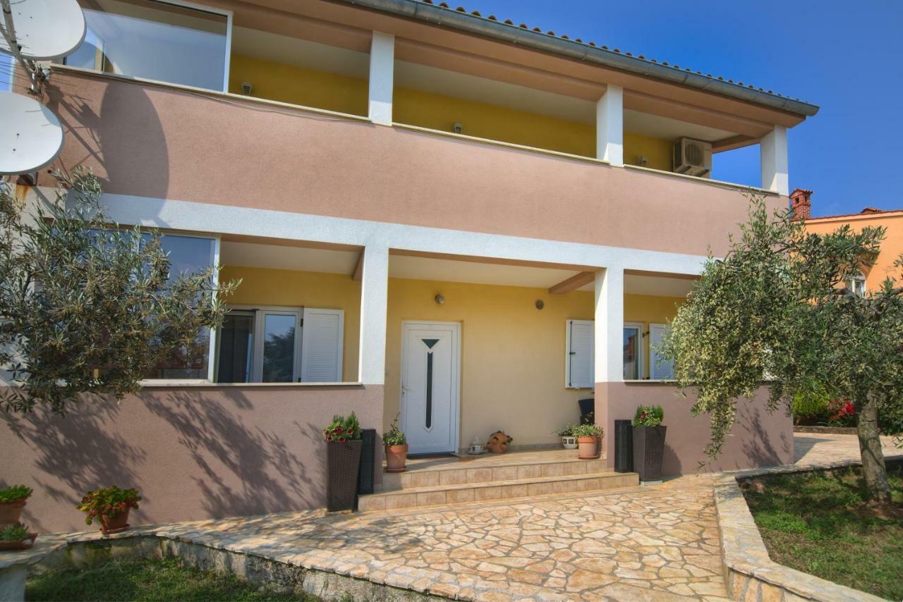 Apartment Mladenka Pula Bagian luar foto