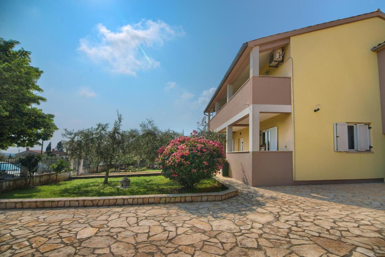 Apartment Mladenka Pula Bagian luar foto