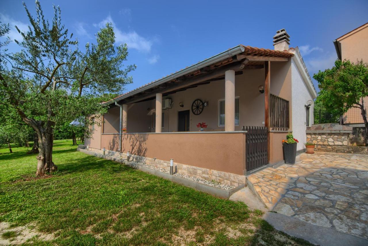 Apartment Mladenka Pula Bagian luar foto