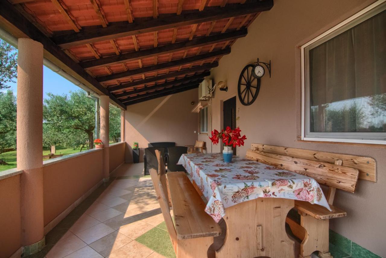 Apartment Mladenka Pula Bagian luar foto