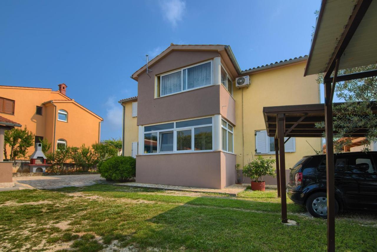 Apartment Mladenka Pula Bagian luar foto